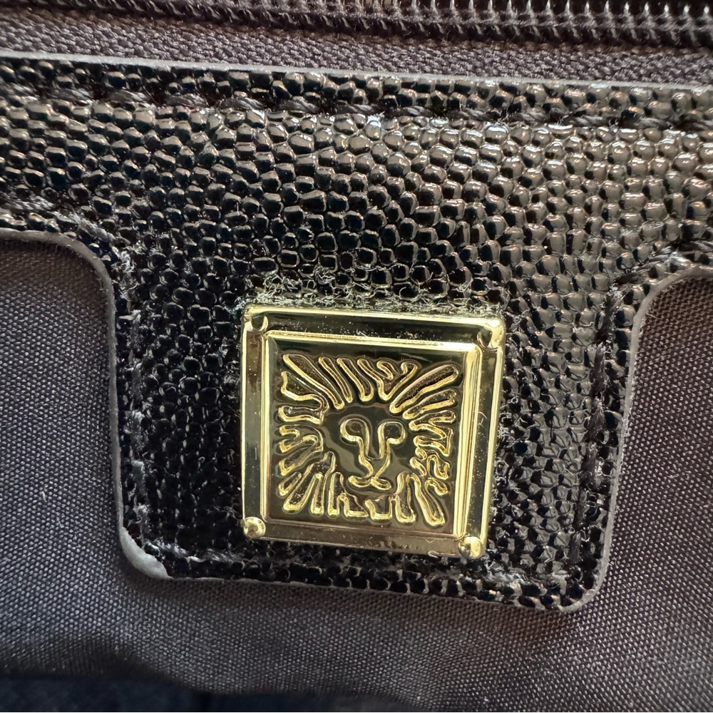 Anne Klein Black and White‎ Adjustable Strap Expandable Crossbody Bag - Picture 6 of 10